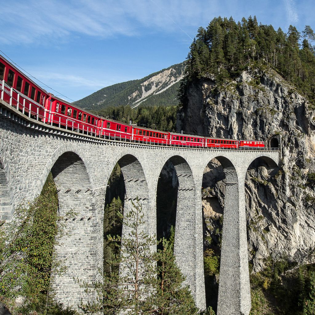 A fascinating sight on the move since 1889: The Rhaetian Railway (RhB) - 
